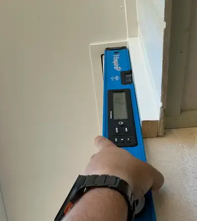 Bulkhead 29mm out of level - construction defect identified during enclosure inspection — VG Inspect