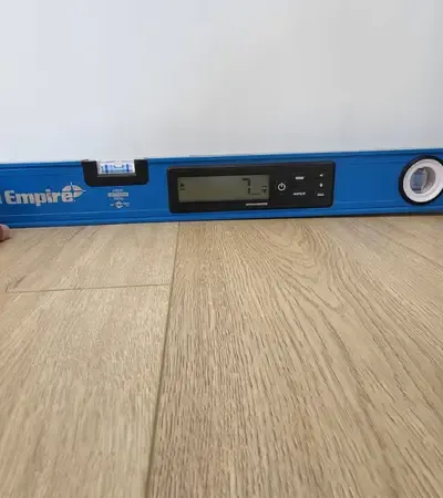 Floor level measurement showing 7mm variance - NCC 2022 tolerance check — VG Inspect